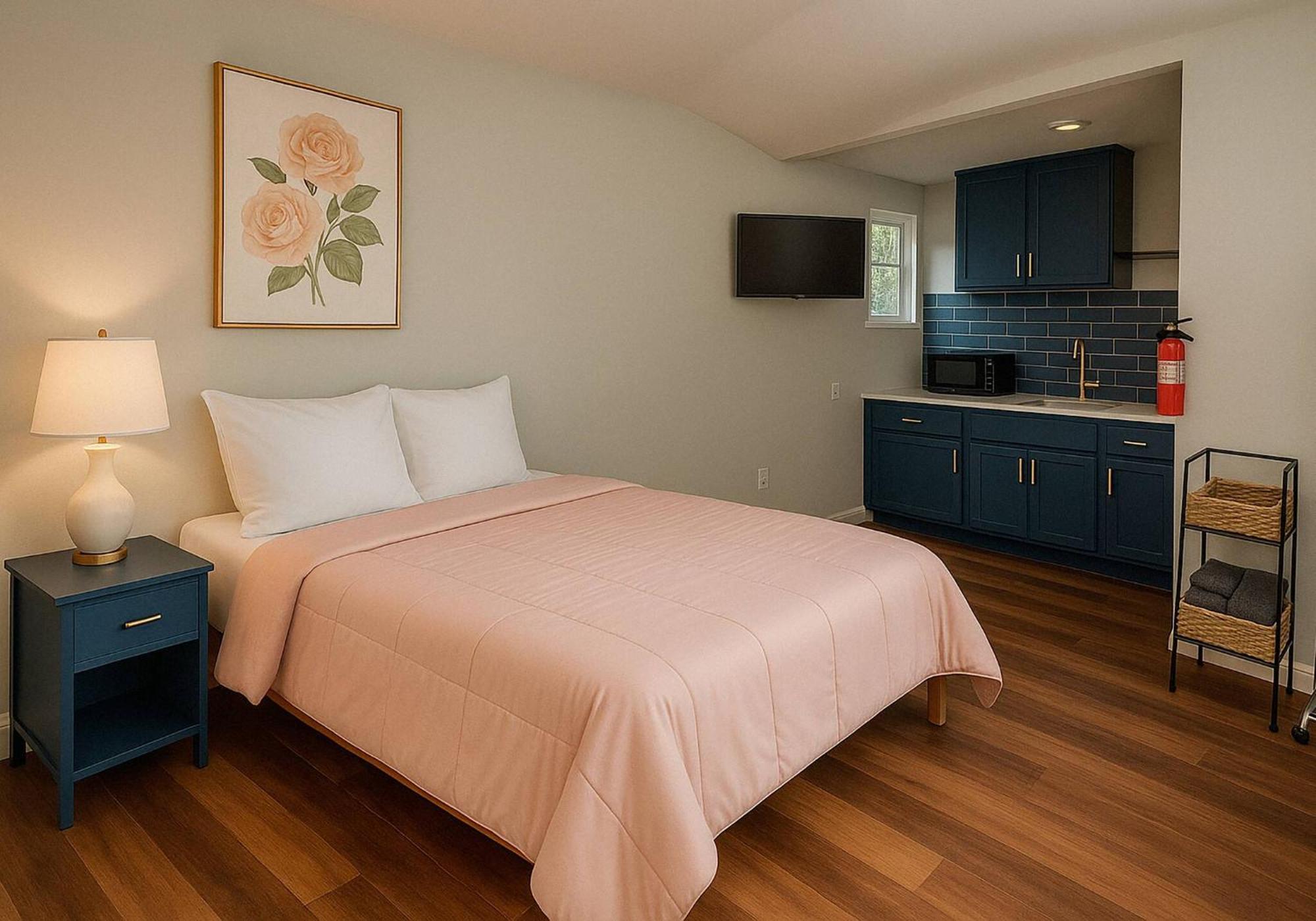Holiday home 5br Retreat With Theater And Game Near Downtown